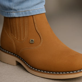 [Kit 4 em 1] Bota Masculina Zemu de Cano Curto em Couro Legítimo com Boné Modão, Cinto Country e Carteira GRÁTIS