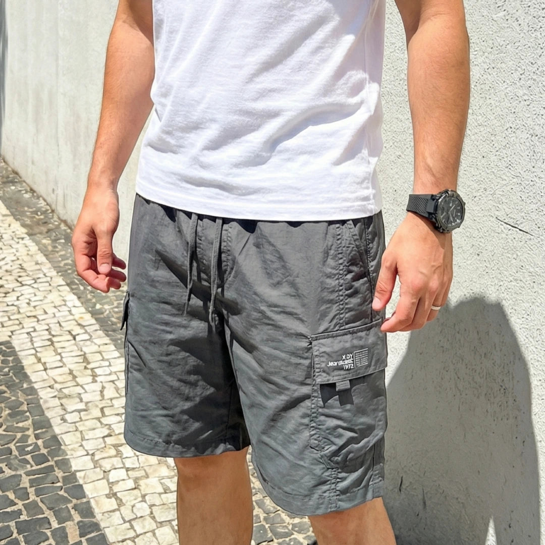 [Leve 4, Pague Só 2!] Bermuda Vektor Masculina em Nylon Texturizado de Alta Durabilidade com Bolsos Cargo e Etiqueta Industrial + BRINDES