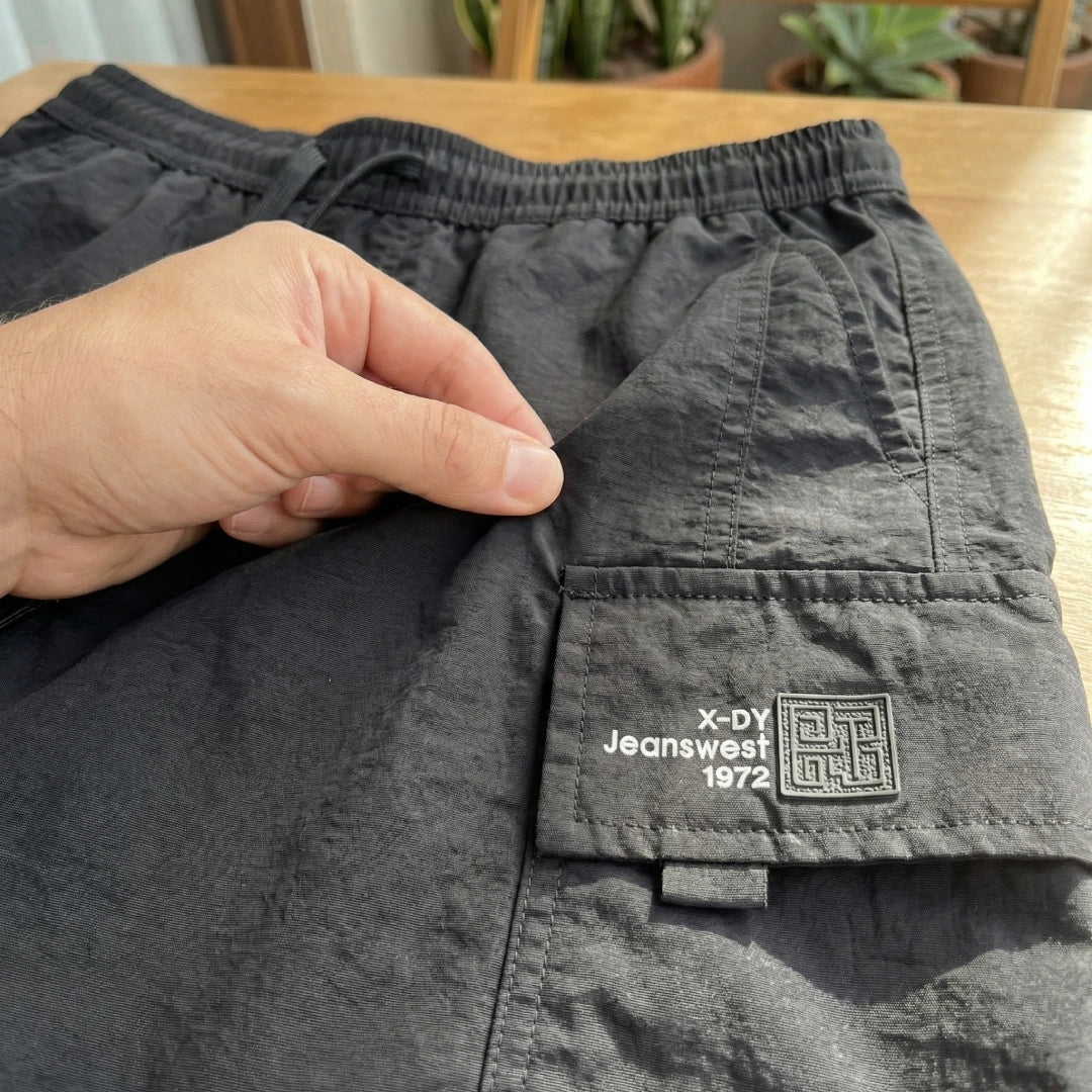 [Leve 4, Pague Só 2!] Bermuda Vektor Masculina em Nylon Texturizado de Alta Durabilidade com Bolsos Cargo e Etiqueta Industrial + BRINDES